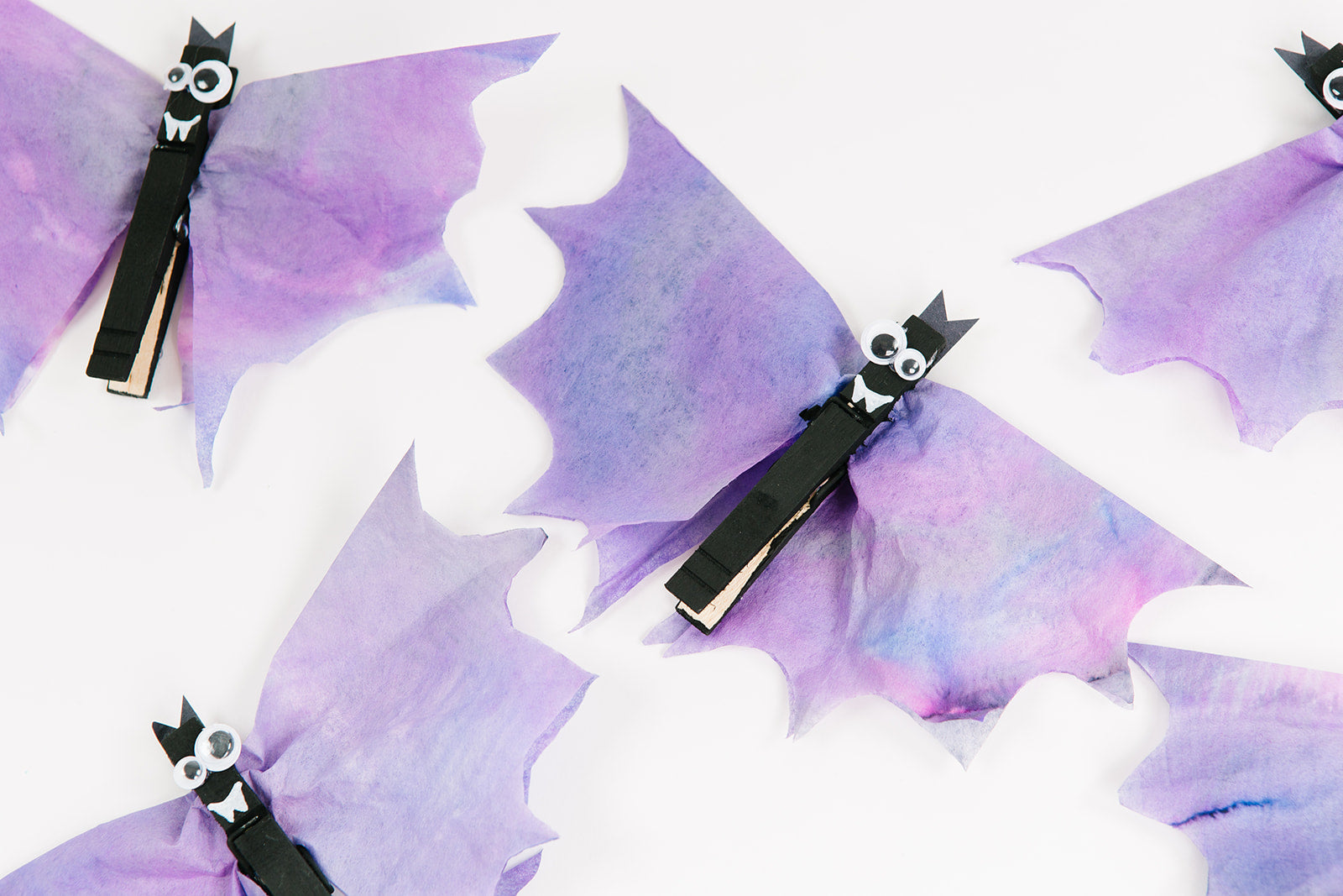 What’s Halloween without a few bats in the belfry?   These Coffee Filter Halloween Bats might make bats a little less scary and are super easy to make.