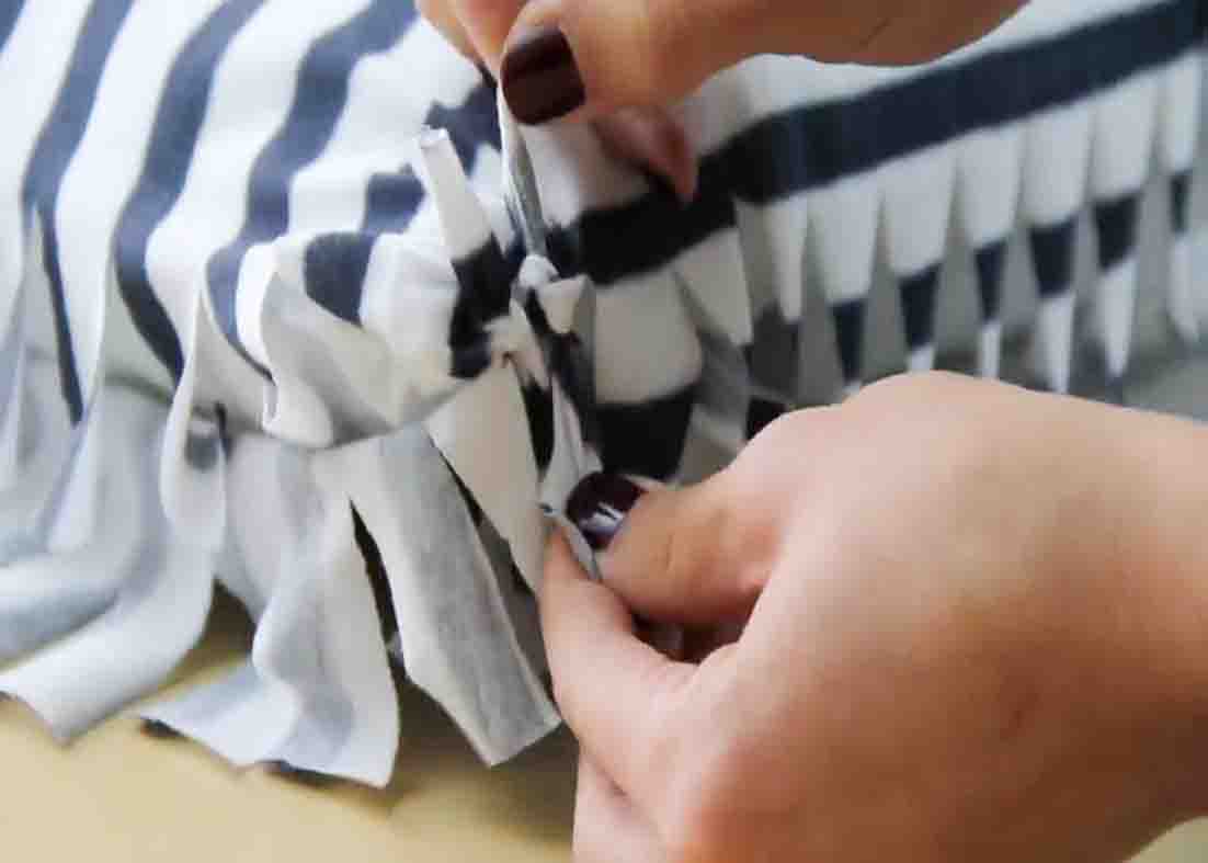 3 Ways To Recycle T-Shirts Without Sewing